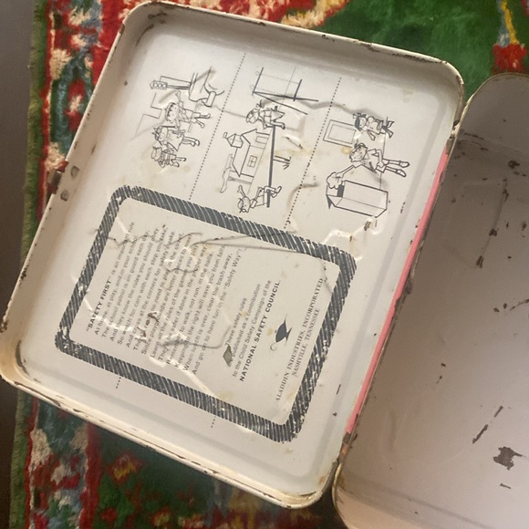 Vintage Junior Miss- metal lunch box- as is - Picture 8 of 11